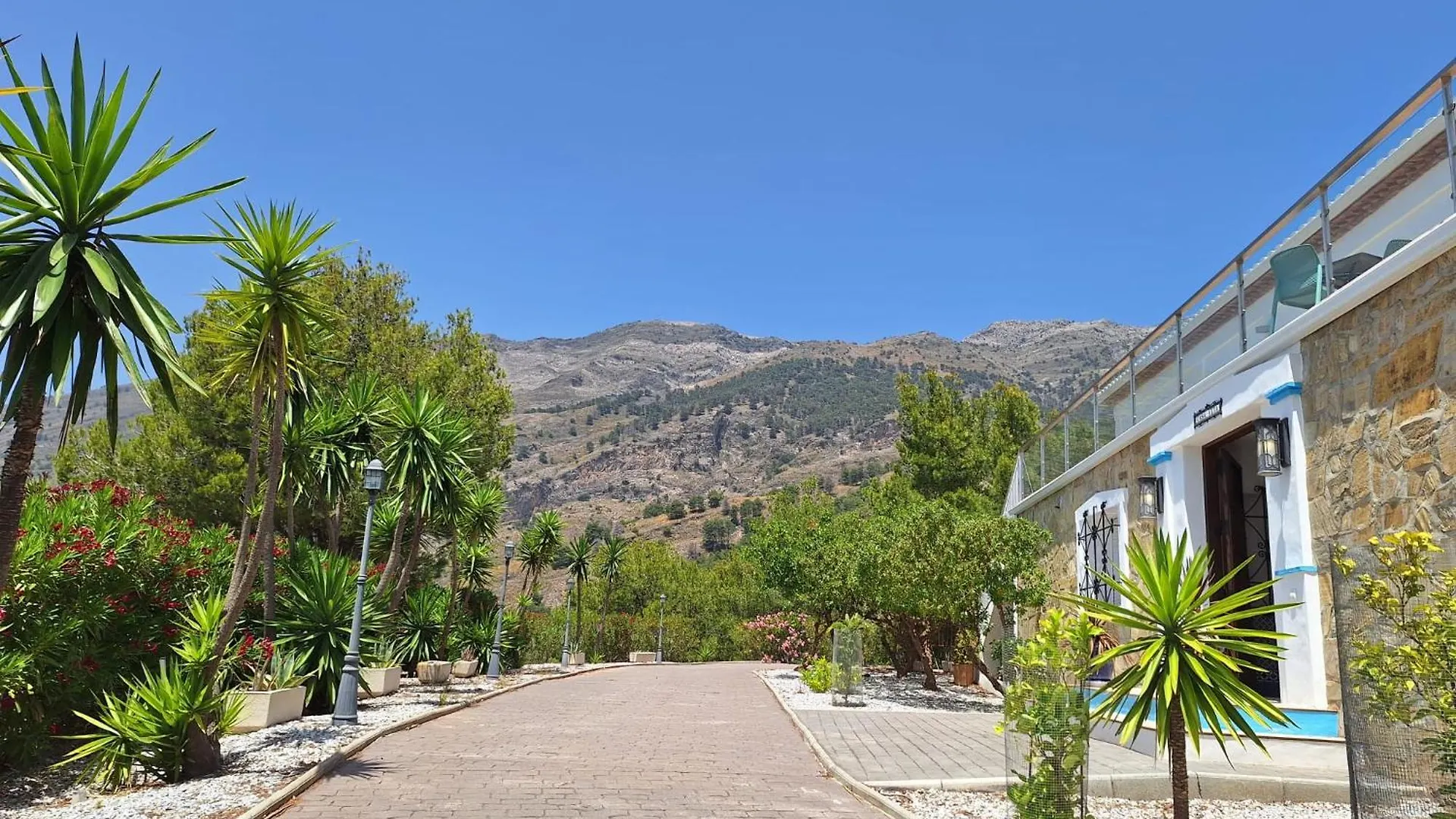 Villa Casa Alta - Exclusive Large Luxury Private Villa, Large Pool, Amazing Views, On The Edge Of The Village And Next To Natural Park Canillas de Aceituno