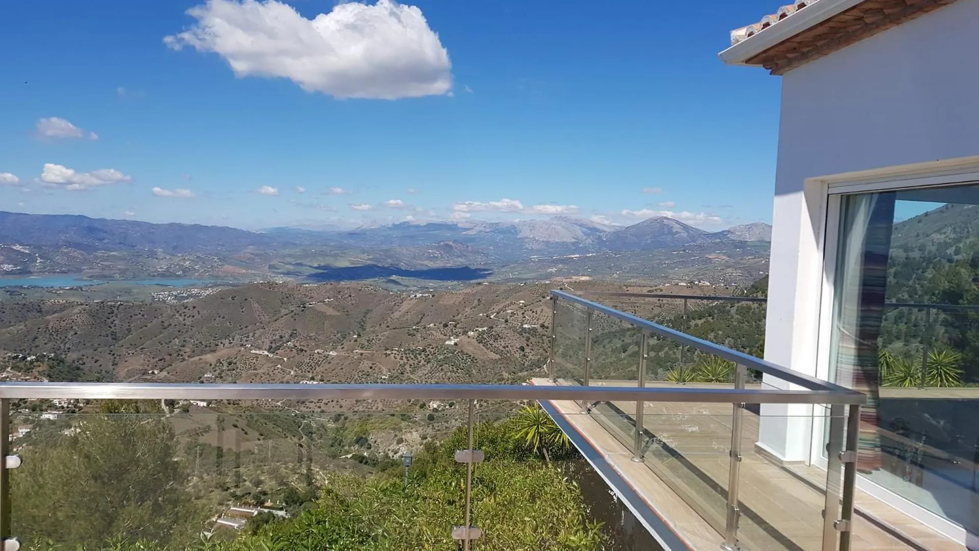Casa Alta - Exclusive Large Luxury Private Villa, Large Pool, Amazing Views, On The Edge Of The Village And Next To Natural Park Canillas de Aceituno Villa