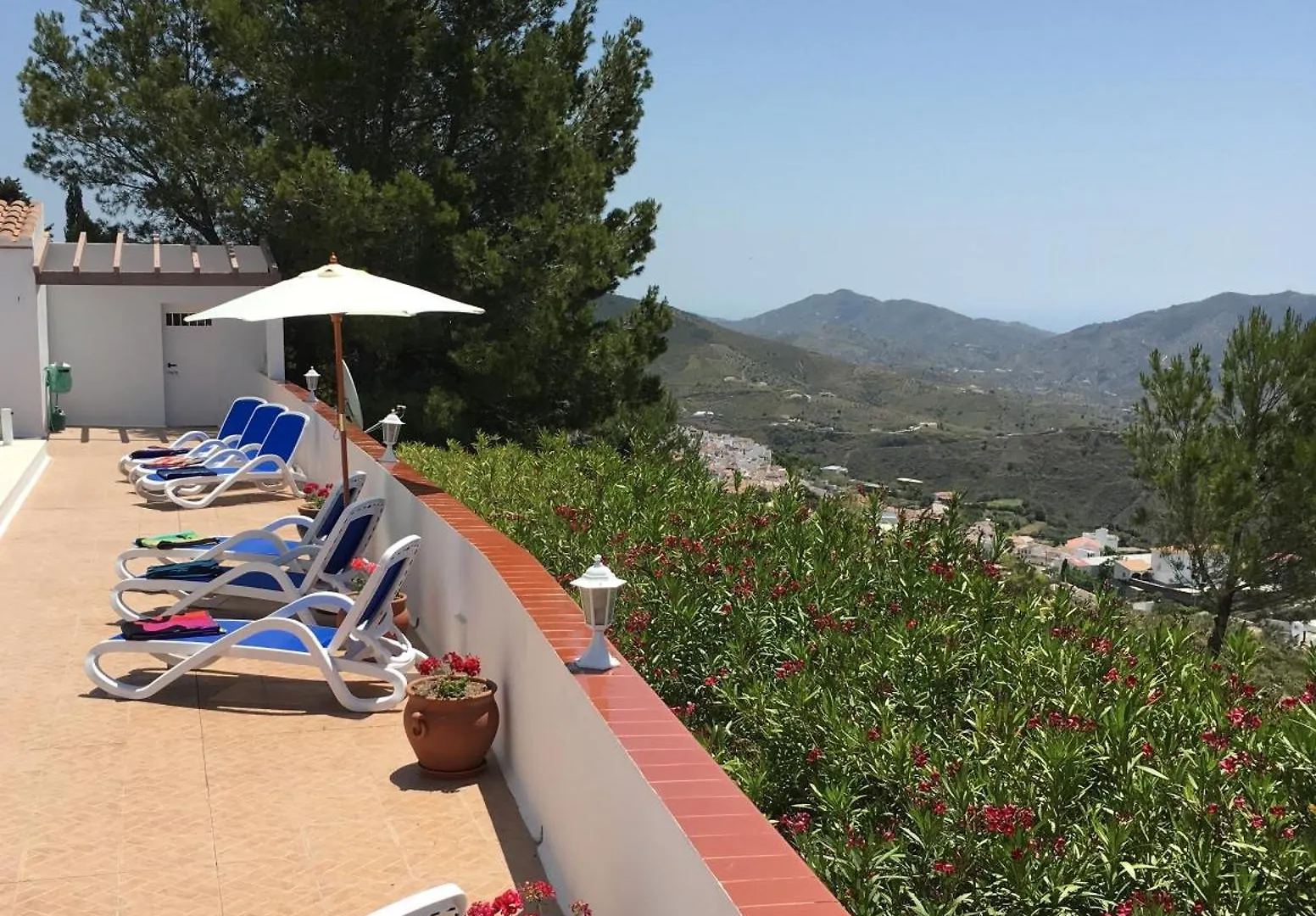 Villa Casa Alta - Exclusive Large Luxury Private Villa, Large Pool, Amazing Views, On The Edge Of The Village And Next To Natural Park Canillas de Aceituno